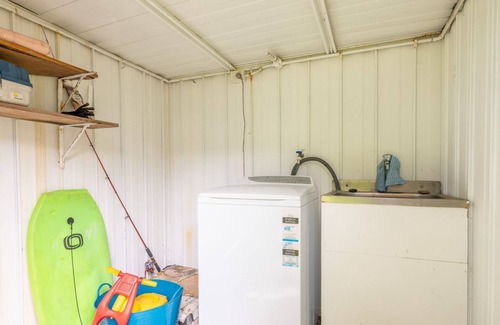 Fingal Bay House | Shells on the Shore 1, 9 Lentara St - Air Con, Wi-Fi, Linen, Boat Parking