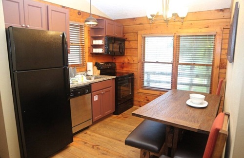 Gordonsville Cabin | Shenandoah Crossing™ - 2 Bedroom Resort Cabin