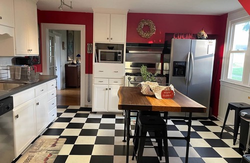 Waynesboro House | Shenandoah Valley Farm House near BR pkway & Skyline , UVA, Staunton, wineries
