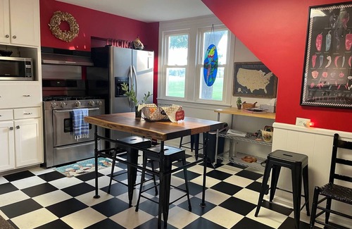 Waynesboro House | Shenandoah Valley Farm House near BR pkway & Skyline , UVA, Staunton, wineries