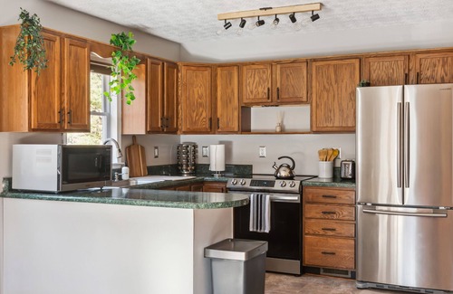 Luray House | Shenandoah Views 15 Mins To Park & Luray Caverns 3 Bedroom Home by RedAwning