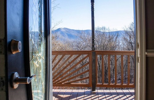 Luray House | Shenandoah Views 15 Mins To Park & Luray Caverns 3 Bedroom Home by RedAwning