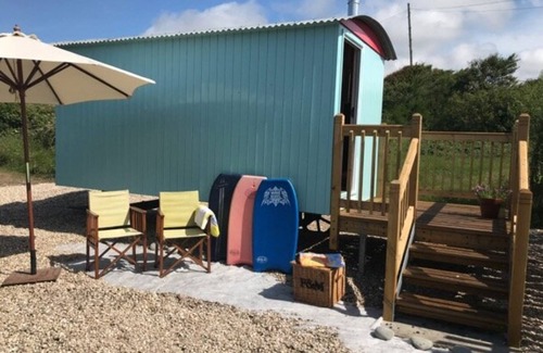 Southerndown Cottage | SHEPHERD'S HUT, pet friendly, with open fire in St Brides Major