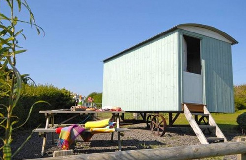 Southerndown Cottage | SHEPHERD'S HUT, pet friendly, with open fire in St Brides Major