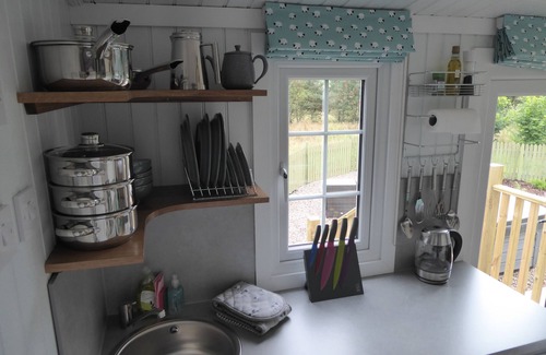 Blairgowrie Cabin | Shepherd's View @ Dalnoid - en-suite shower room, hot-tub, garden, great views