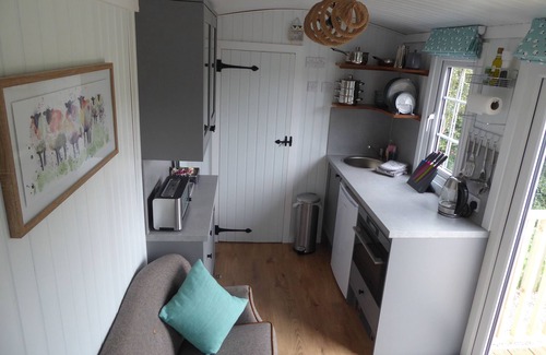 Blairgowrie Cabin | Shepherd's View @ Dalnoid - en-suite shower room, hot-tub, garden, great views