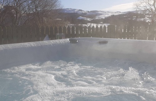 Blairgowrie Cabin | Shepherd's View @ Dalnoid - en-suite shower room, hot-tub, garden, great views