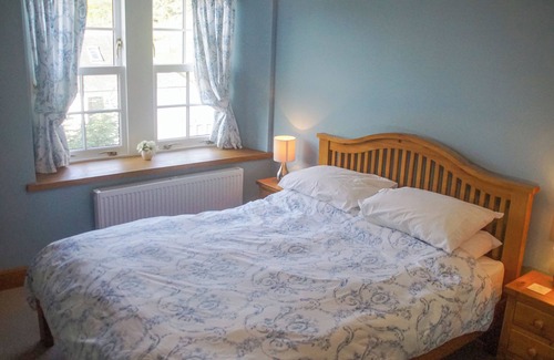 Invergarry Cottage | SHEPHERD’S COTTAGE, pet friendly, with open fire in Fort Augustus