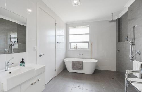 Goolwa South House | Shepherds Delight-Access Friendly-Linen Included