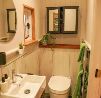 Compton Dando Ski Chalet | Shepherds Hut in countryside near Bath and Bristol