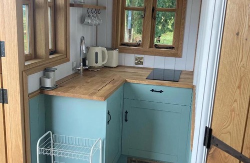 Newent Apartment | Shepherd’s Hut - The Mule