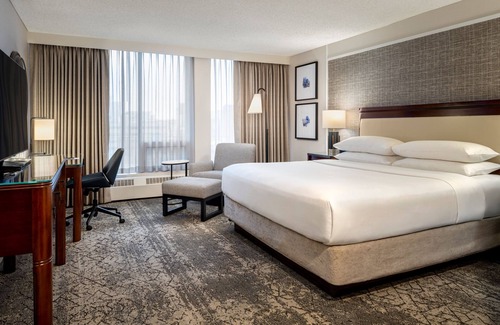 Saskatoon Downtown Hotel | Sheraton Cavalier Saskatoon Hotel