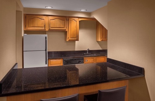Cuyahoga Falls Hotel | Sheraton Suites Akron Cuyahoga Falls