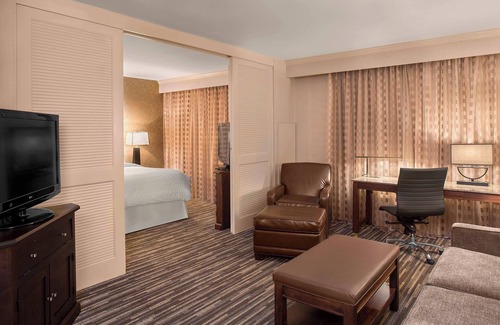 Cuyahoga Falls Hotel | Sheraton Suites Akron Cuyahoga Falls