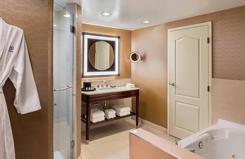 Eau Claire Hotel | Sheraton Suites Calgary Eau Claire
