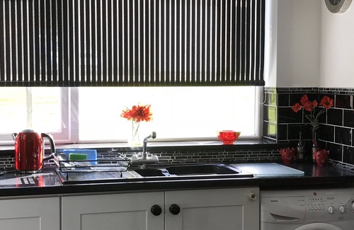 Pollokshields Apartment | Sherbrooke 2-Bedroom Apartment n4 Star - Parking - Free WiFi - Quiet Location