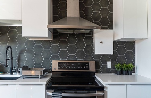 Sherbrooke Apartment | Sherby Prestige/King Bed/Central/Sleeps 6