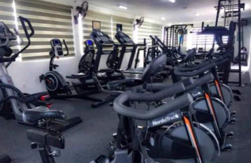 Malabanias Apartment | Sheryll Escapes - 1109, Phase 2 La Grande, breezy, hotel amenities!