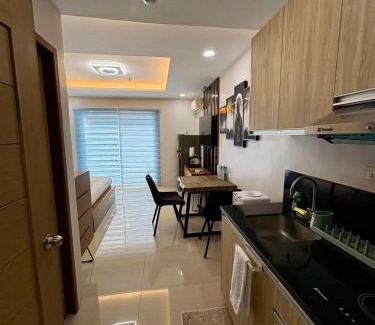 Balibago Apartment | Sheryll Escapes - Angelic Premiere studio with balcony WiFi & Housekeeping