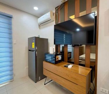 Balibago Apartment | Sheryll Escapes - Angelic Premiere studio with balcony WiFi & Housekeeping