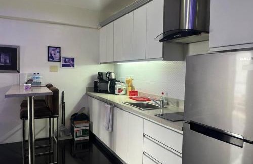 Balibago Apartment | Sheryll Escapes - Kandi luxury 1BR, housekeeping & Netflix!