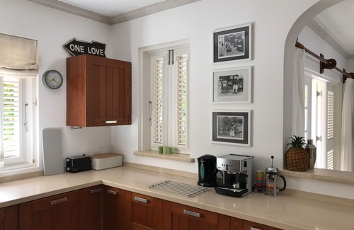 Little Battaleys Villa | * SHIMMERS * A stunning, stylish West coast villa close to Mullins beach