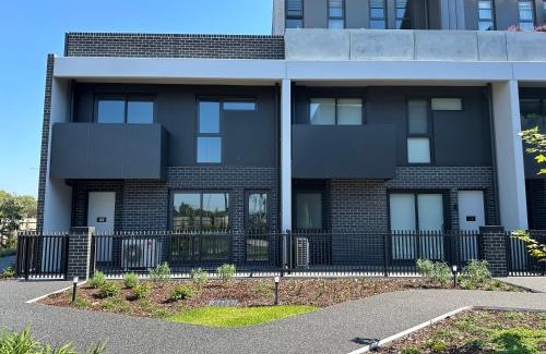 Keysborough House | Shine Keysborough High-end Family Home, Netflix, Top Location