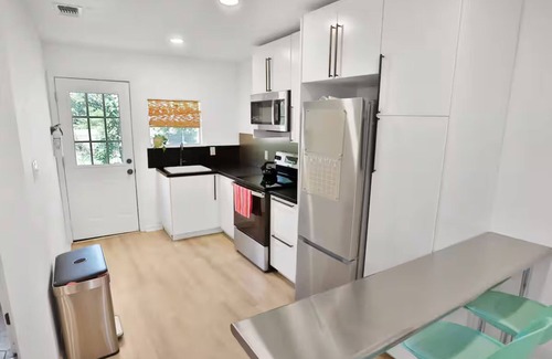 Denver Heights House | Shiny & Bright City Lights | Walk to DT San Antonio