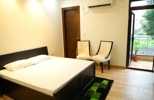 Rishikesh Apartment | Shivoham Yoga Retreat - spacious and fully equipped apartment in tranquil area