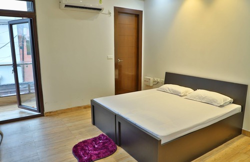 Rishikesh Apartment | Shivoham Yoga Retreat - spacious and fully equipped apartment in tranquil area