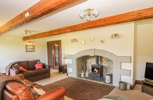 Todmorden Cottage | SHOEBROAD BARN, pet friendly, with open fire in Todmorden