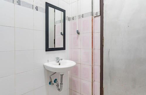 Bandung Hotel | Shofy Guest House Mitra RedDoorz