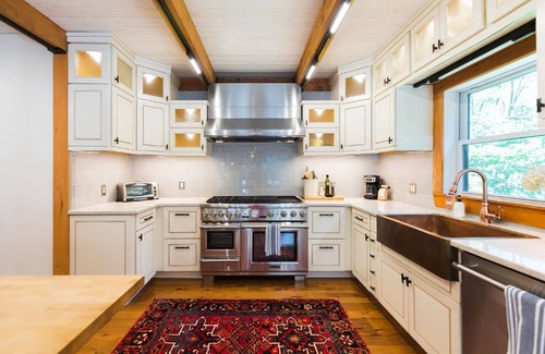 Shokan House | Shokan Lodge: Mid-Century Modern Getaway