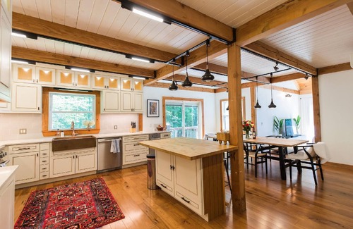 Shokan House | Shokan Lodge: Mid-Century Modern Getaway