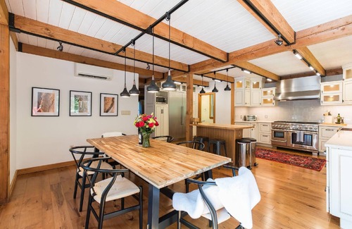 Shokan House | Shokan Lodge: Mid-Century Modern Getaway