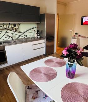 Dumbravita Apartment | SHoliday La Parter cu Parcare Privată și Spațiu Modern