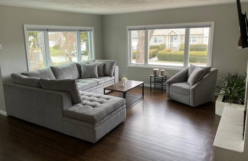 Waterford House | Shore Drive - 2 Bedroom/2 Bath/Bunk/Queen Oasis
