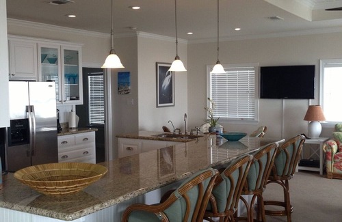 Galveston House | Shore Haven - 2 Bedrooms, 2 Bath, Sleeps 10 - Beach Front!