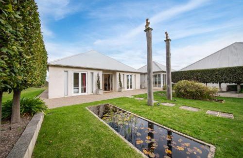 Shoreham House | Shoreham Homestead Walk to Vineyards