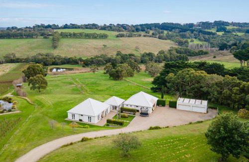 Shoreham House | Shoreham Homestead Walk to Vineyards