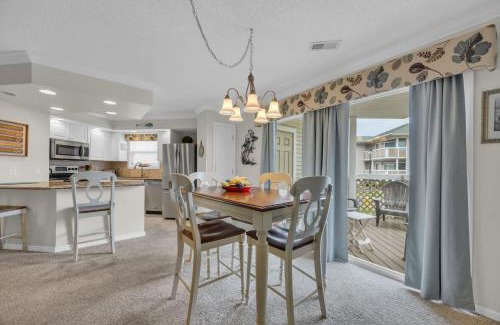 Cherry Grove Beach House | Shorehaven Lakefront & Steps to Beach w Pool and Grill