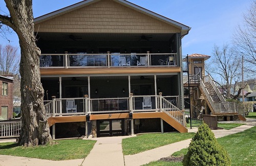 Confluence House | Shoreline Estates - Bungalow Room 2