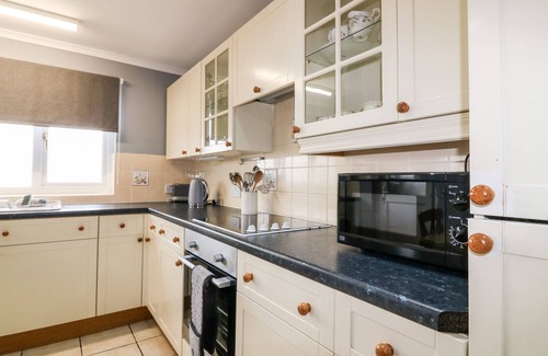Rosehearty Cottage | SHORELINE HOUSE, pet friendly, with a garden in Rosehearty