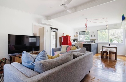 Somers House | Shoreline Sanctuary A Retro Family Beach Shack