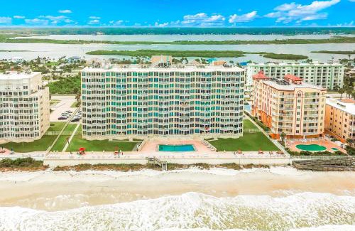 Daytona Beach Shores Apartment | Shores Club - 1002