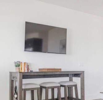 Ottertail House | Shoreside 4b/4b walkout retreat with perfect sand