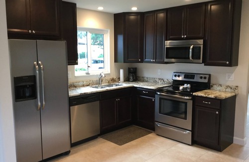 Park Shore Condo | Short Distance to the Coast - Access To Private Community Beach - Walk To Shops
