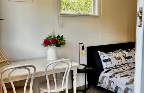 Cheltenham House | Short Stay- YOUR OWN GUESTHOUSE!
