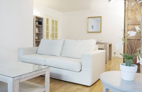 Bordeaux City Centre Apartment | Short term let in a beautiful apartment of 74m² with a parking space