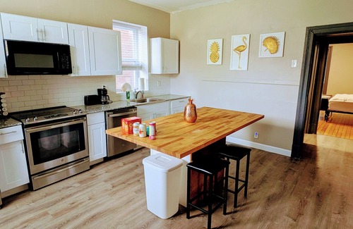 St. Louis Apartment | Short-term rental/Furnished private 1BR unit/Near Hospitals & major attractions